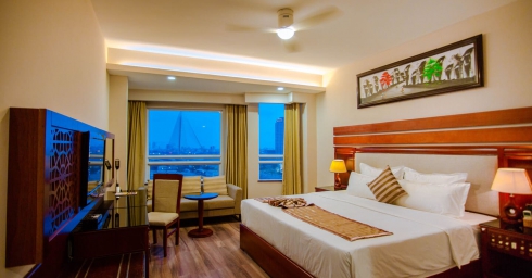 DELUXE ROOM